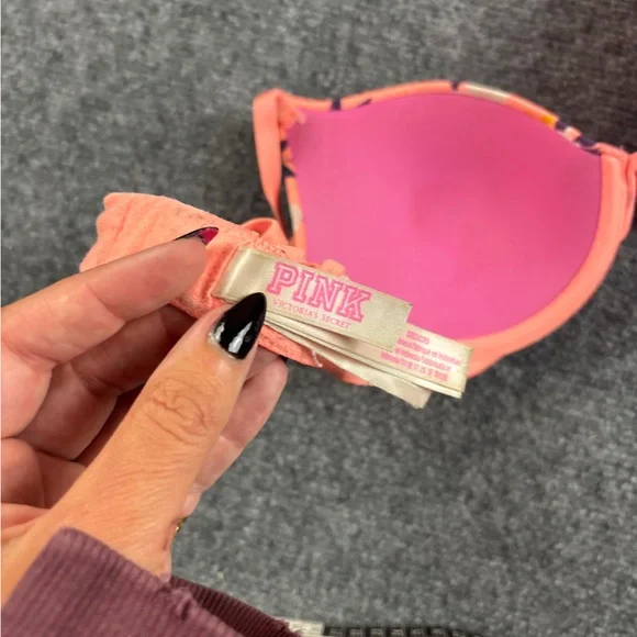 PINK Victoria’s Secret Peach Floral Wear Everywhere T-Shirt lightly lined 32C - Picture 3 of 5